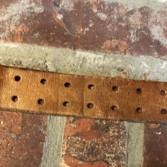 Leather and jute 2” wide belt. Buckle is 2.5”x2” with double prongs. Length 40”. - Picture 6 of 11